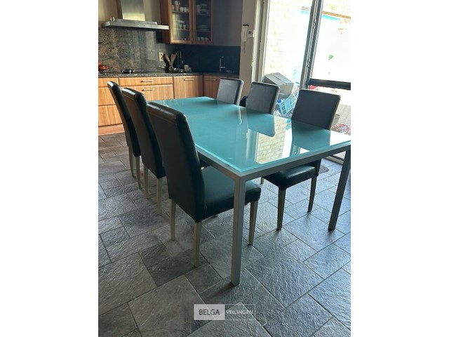 Tafel met 6 stoelen - afbeelding 2 van  3