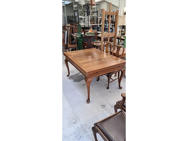 Tafel met 6 stoelen - afbeelding 1 van  3