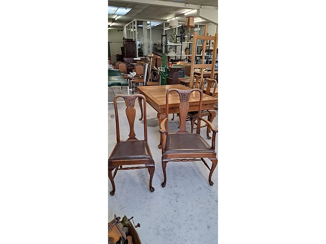 Tafel met 6 stoelen - afbeelding 2 van  3