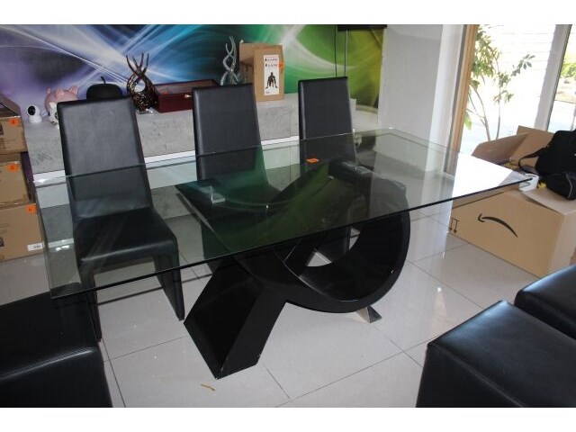 Tafel met 6 stoelen - afbeelding 1 van  8