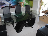 Tafel met 6 stoelen