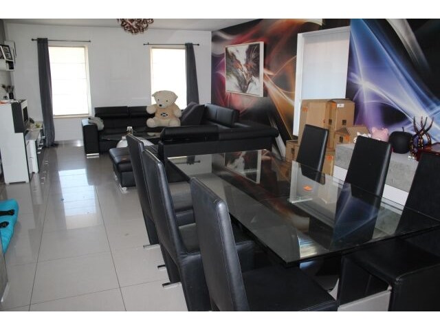 Tafel met 6 stoelen - afbeelding 4 van  8
