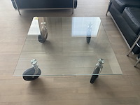 Tafel met glazen blad op zwenkwielen - afbeelding 1 van  3