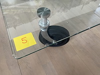Tafel met glazen blad op zwenkwielen - afbeelding 2 van  3