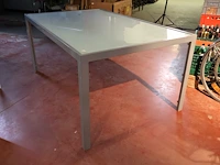 Tafel met glazen blad - afbeelding 2 van  4