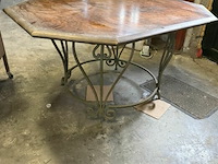 Tafel met houten blad en ijzeren onderstel - afbeelding 1 van  3