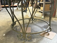 Tafel met houten blad en ijzeren onderstel - afbeelding 3 van  3