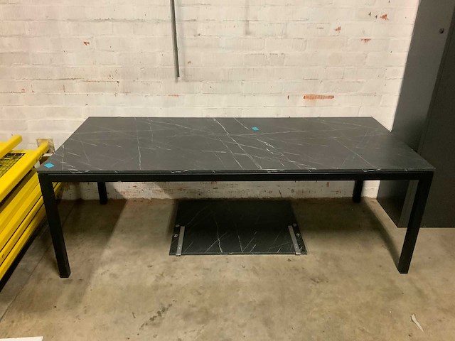 Tafel met houten blad - afbeelding 1 van  2