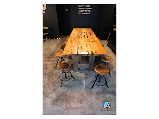 Tafel met krukjes - afbeelding 1 van  11