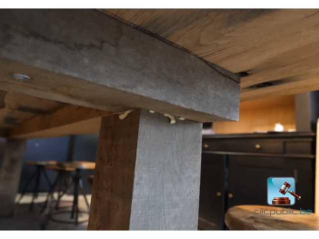 Tafel met krukjes - afbeelding 8 van  11