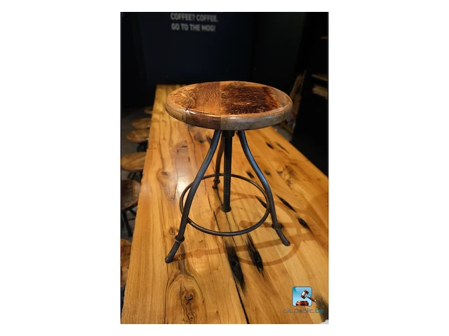 Tafel met krukjes - afbeelding 9 van  11