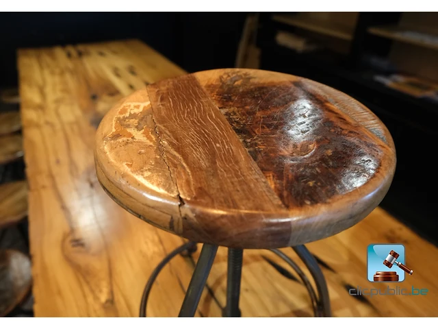 Tafel met krukjes - afbeelding 10 van  11
