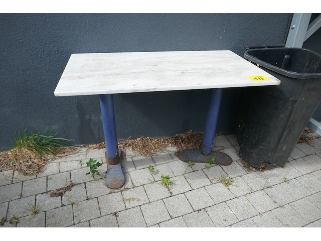 Tafel met marmeren bovenblad - afbeelding 1 van  1