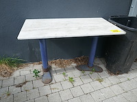 Tafel met marmeren bovenblad - afbeelding 1 van  1