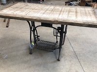 Tafel met naaimachien voet - afbeelding 3 van  4