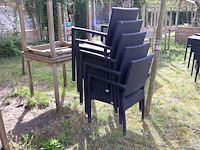 Tafel met outdoor stoelen - afbeelding 4 van  8