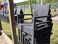 Tafel met outdoor stoelen - afbeelding 5 van  8