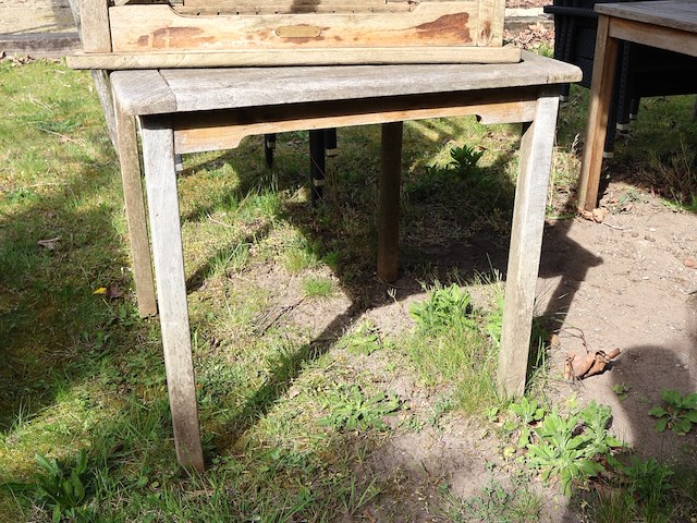 Tafel met outdoor stoelen - afbeelding 7 van  8