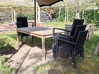 Tafel met outdoor stoelen - afbeelding 1 van  6