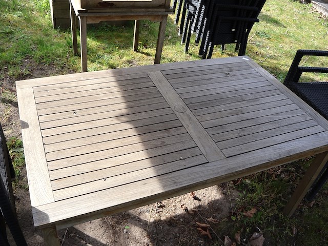 Tafel met outdoor stoelen - afbeelding 4 van  6