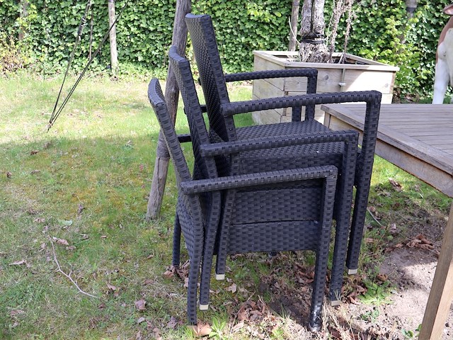 Tafel met outdoor stoelen - afbeelding 5 van  6