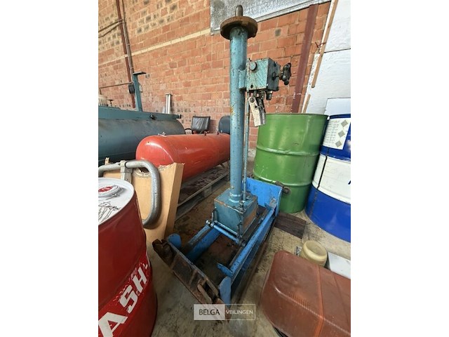 Tafel met piston - afbeelding 1 van  4