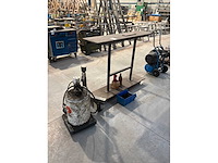 Tafel met pomp - afbeelding 1 van  7