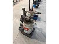 Tafel met pomp - afbeelding 2 van  7