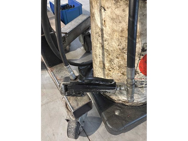 Tafel met pomp - afbeelding 4 van  7