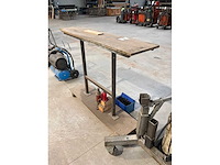 Tafel met pomp - afbeelding 6 van  7