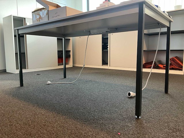 Tafel met stekkerblok (2x) - afbeelding 4 van  4