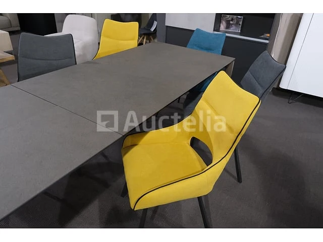 Tafel met stoel - afbeelding 7 van  9