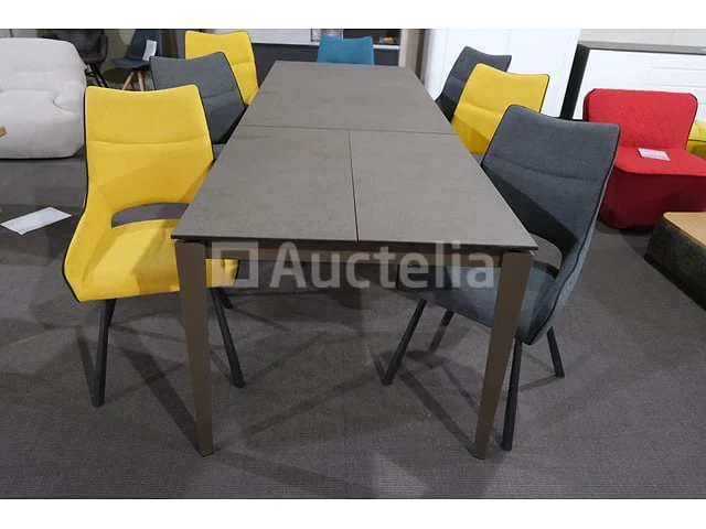 Tafel met stoel - afbeelding 9 van  9