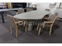 Tafel met stoelen gedekt - afbeelding 2 van  9