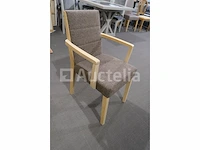Tafel met stoelen gedekt - afbeelding 5 van  9