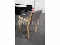Tafel met stoelen gedekt - afbeelding 6 van  9