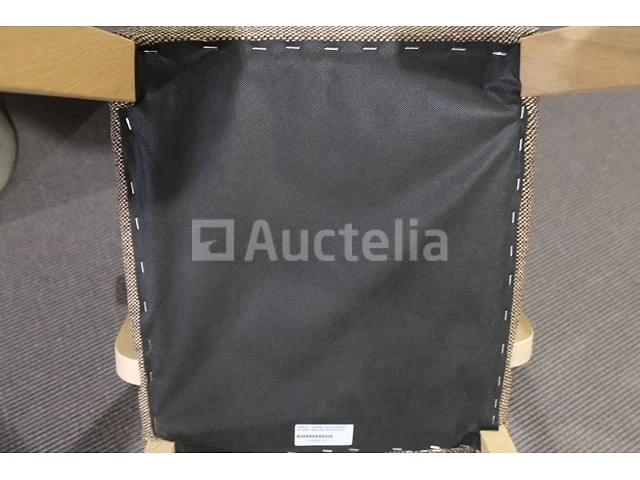 Tafel met stoelen gedekt - afbeelding 8 van  9