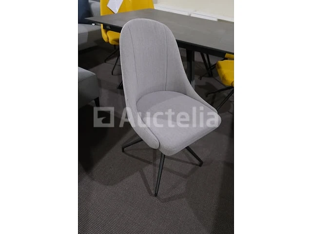 Tafel met stoelen - afbeelding 5 van  9