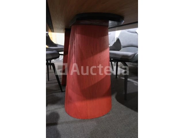 Tafel met stoelen - afbeelding 5 van  10