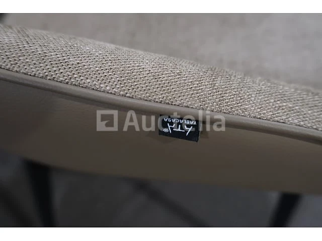 Tafel met stoelen - afbeelding 7 van  10