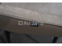 Tafel met stoelen - afbeelding 7 van  10