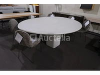 Tafel met stoelen - afbeelding 3 van  9
