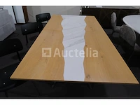 Tafel met stoelen
