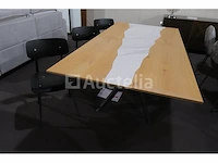 Tafel met stoelen - afbeelding 2 van  9