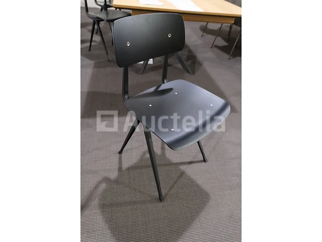 Tafel met stoelen - afbeelding 5 van  9