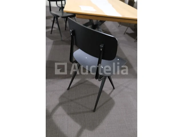 Tafel met stoelen - afbeelding 8 van  9