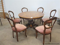 Tafel met stoelen - afbeelding 1 van  5