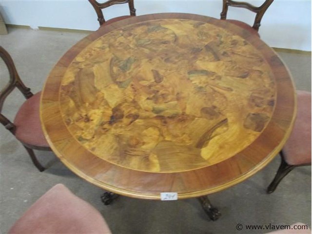 Tafel met stoelen - afbeelding 2 van  5