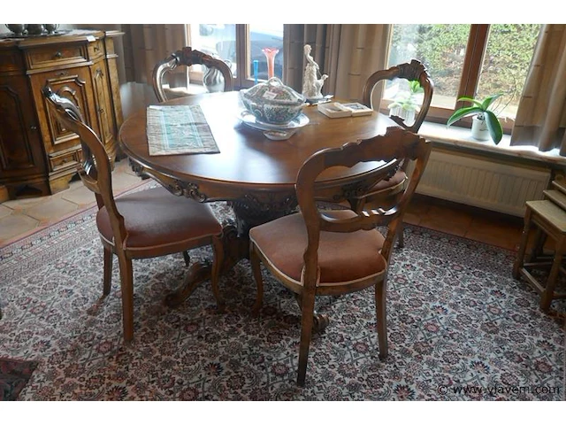 Tafel met stoelen - afbeelding 1 van  1