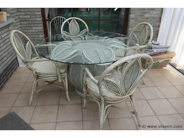 Tafel met stoelen - afbeelding 3 van  3